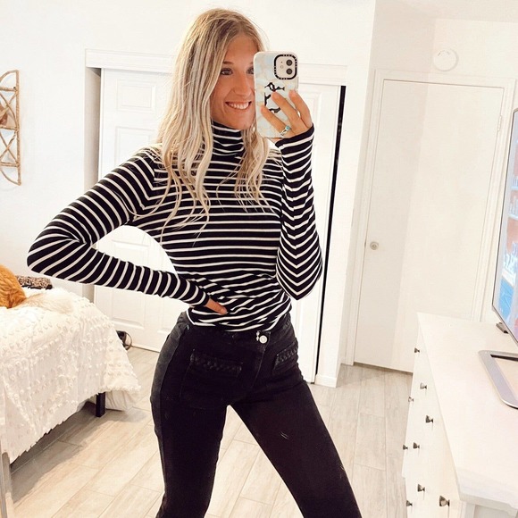 Aritzia Tops - Aritzia Wilfred Black White Striped Turtleneck Long Sleeve Size Medium Casual
